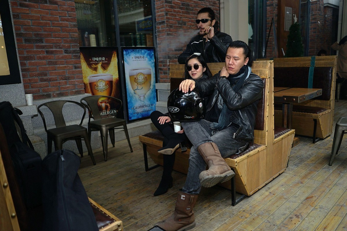 环境人像外拍---一群摩托车手！。。。。。。。