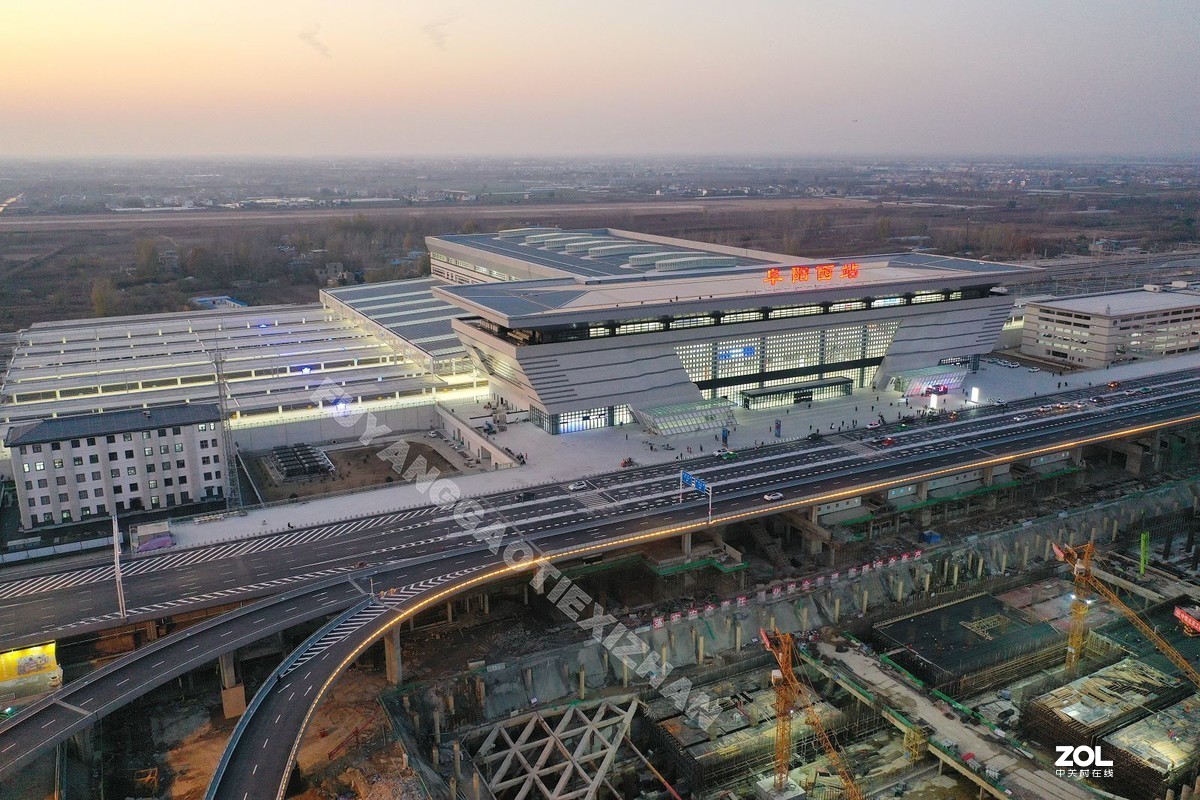 阜阳高铁西站夜景