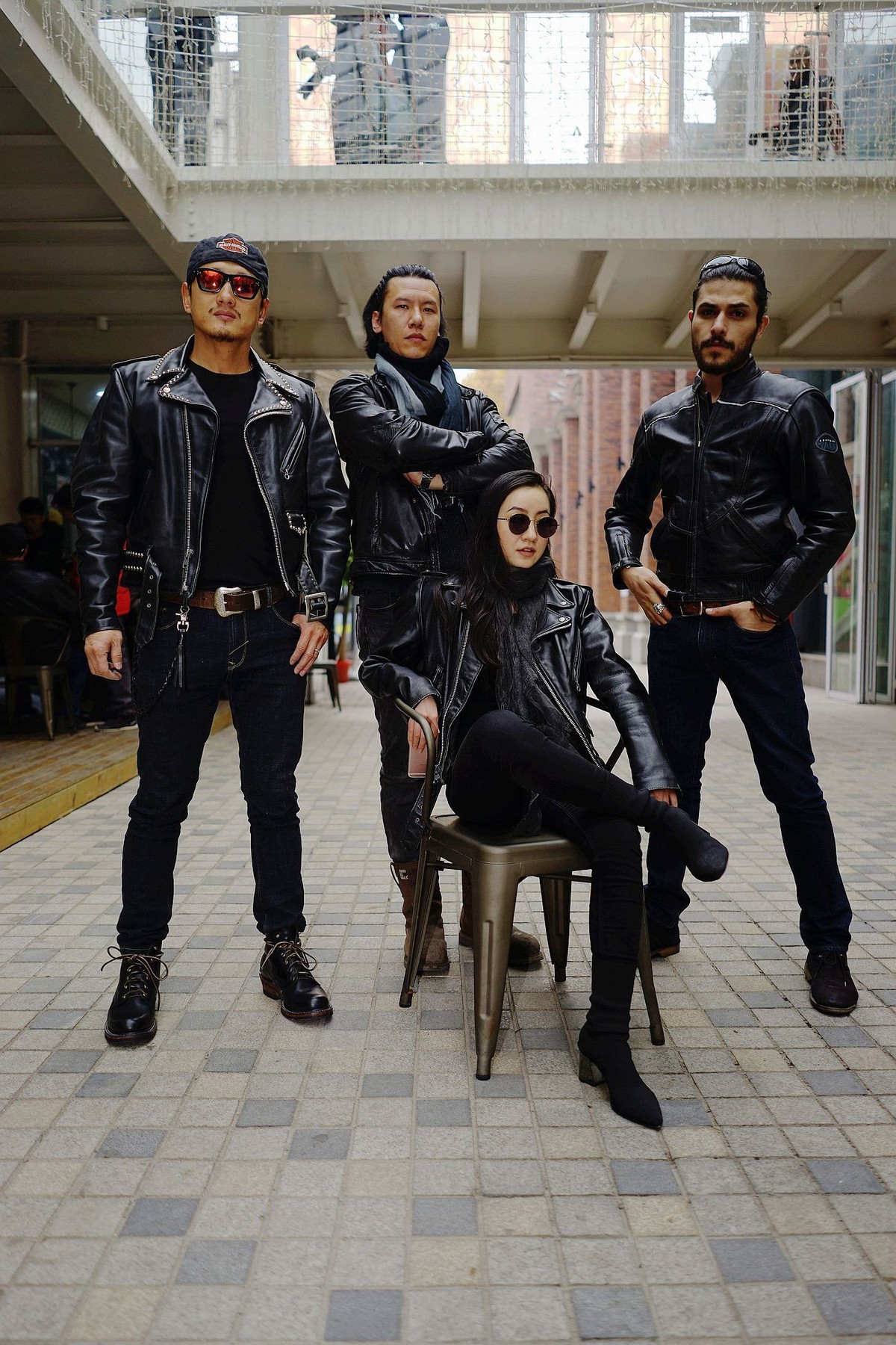 环境人像外拍---一群摩托车手！。。。。。。。