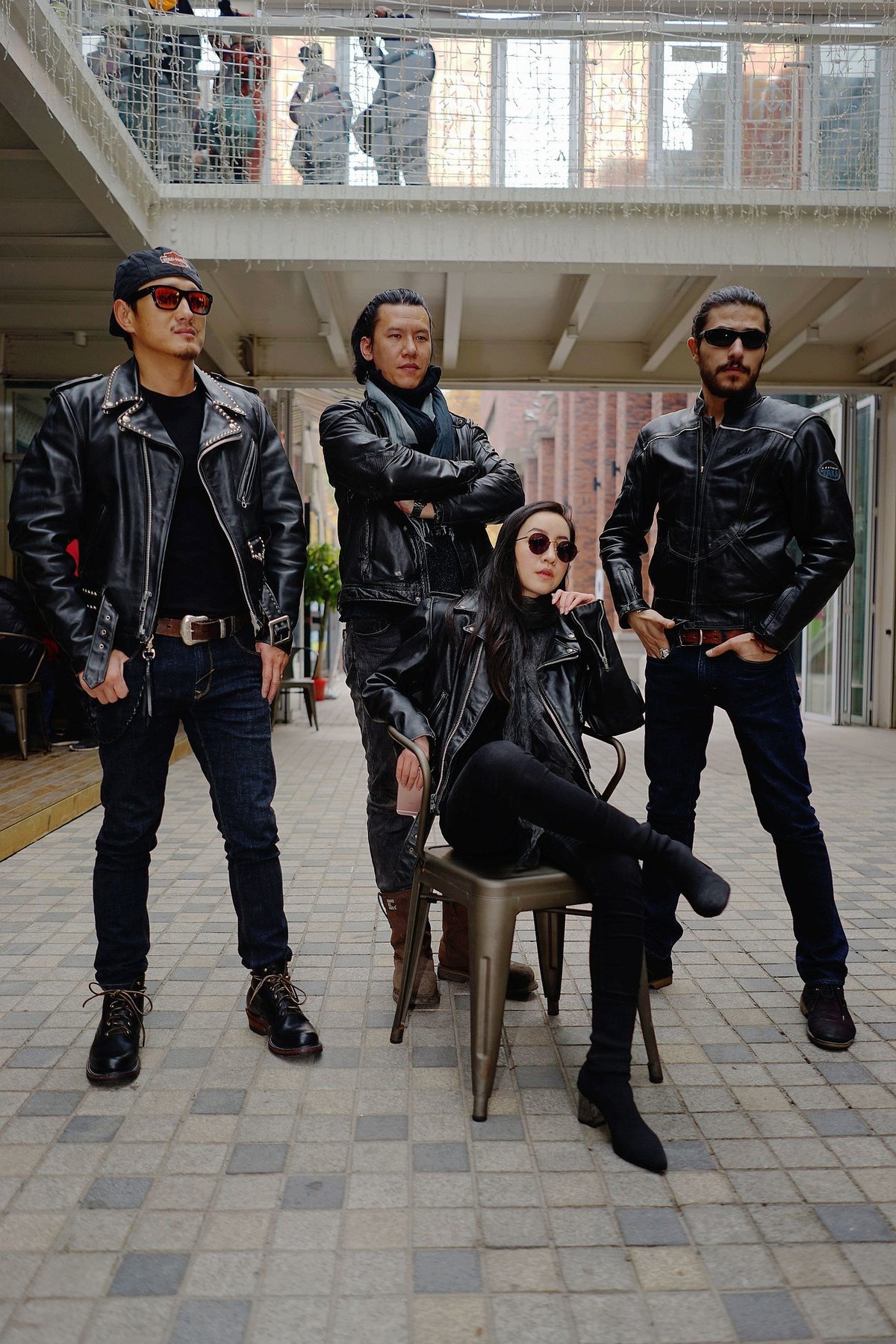 环境人像外拍---一群摩托车手！。。。。。。。