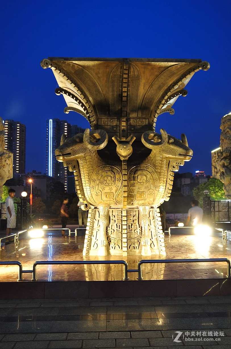 长沙四羊方尊神奇雕塑夜景