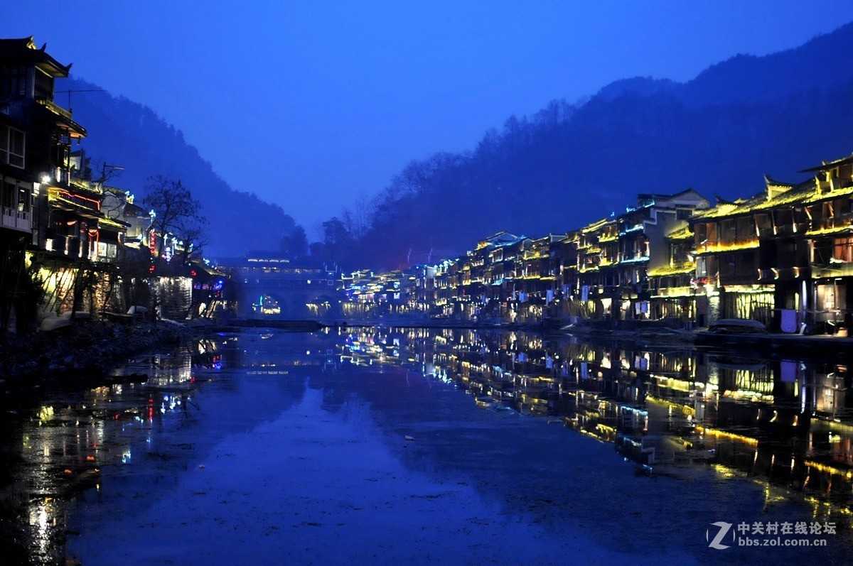 凤凰古镇美丽夜景