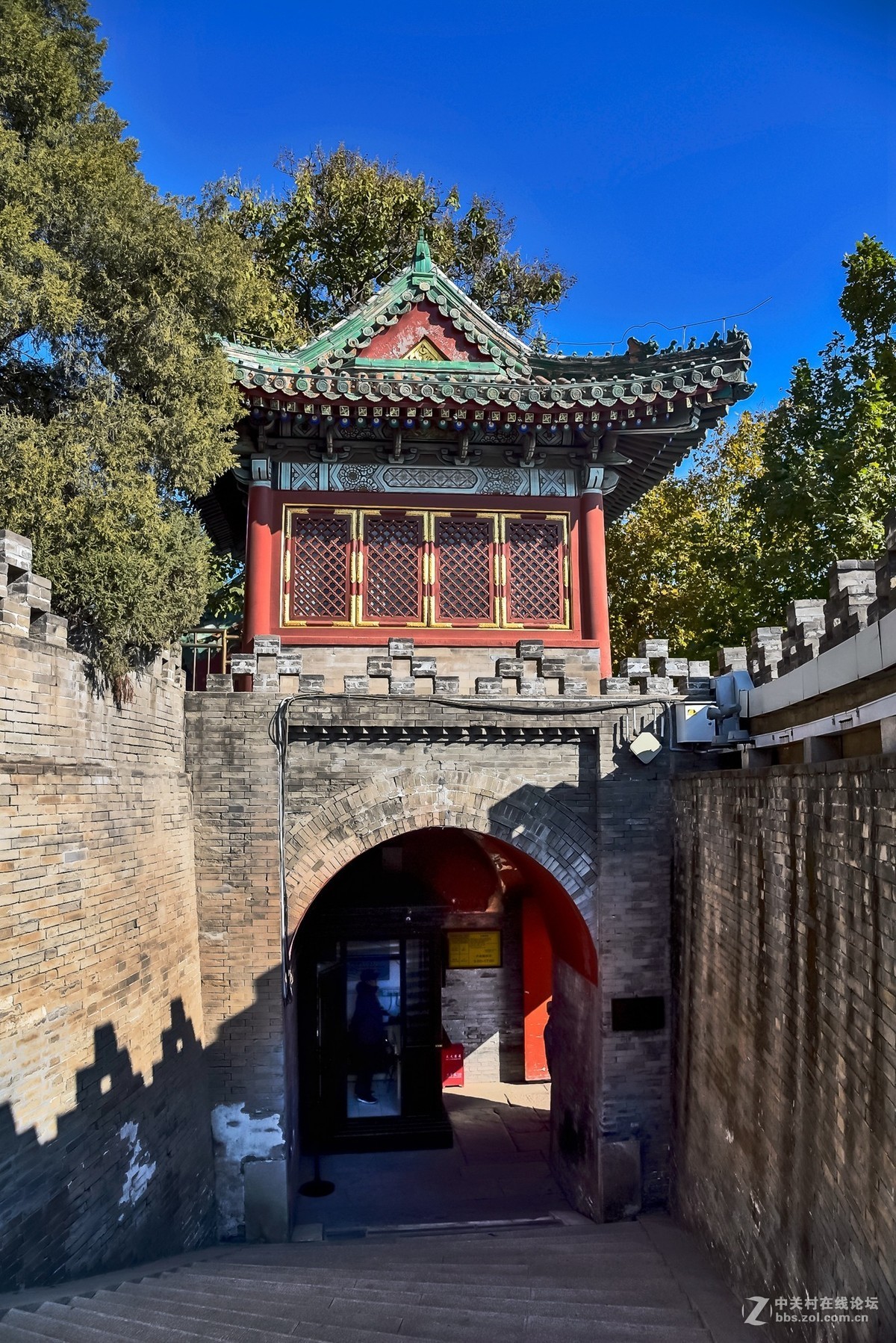 蓝天下的北海公园