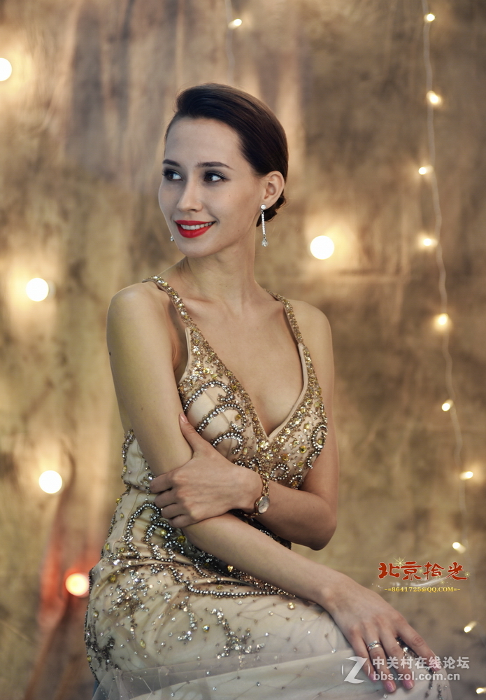 【P&E掠影】索尼展台的外籍模特，端庄大方