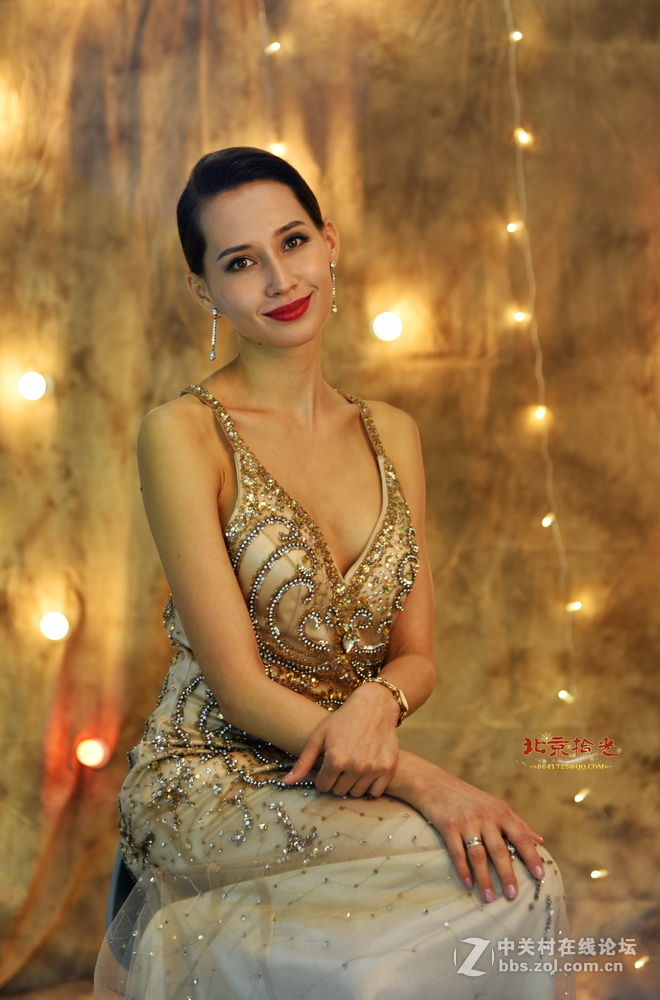 【P&E掠影】索尼展台的外籍模特，端庄大方