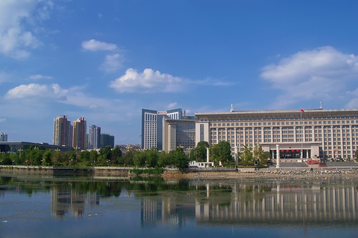 节日酸鬼围绕城区转一圈