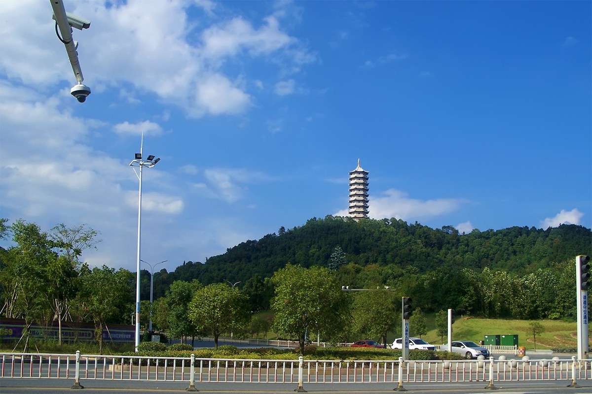 节日酸鬼围绕城区转一圈