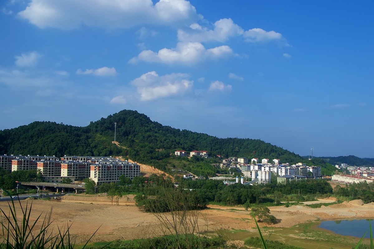 节日酸鬼围绕城区转一圈