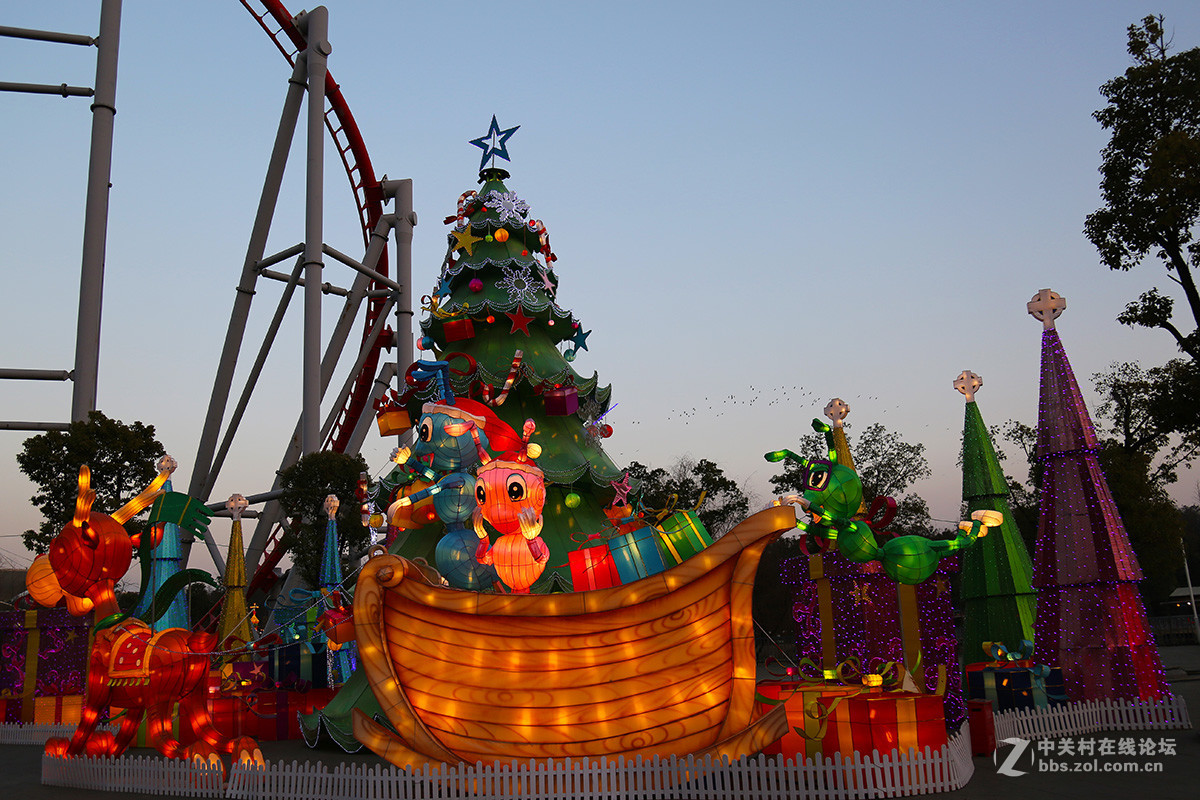 武汉欢乐谷奇幻灯光节续