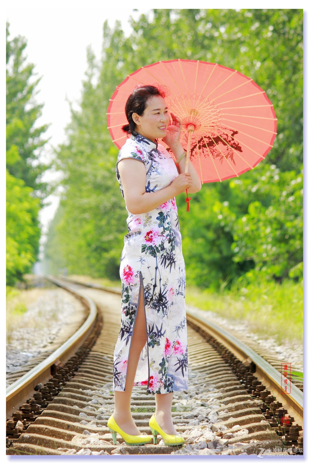 #佳能月赛-人与自然#--铁路旗袍人像