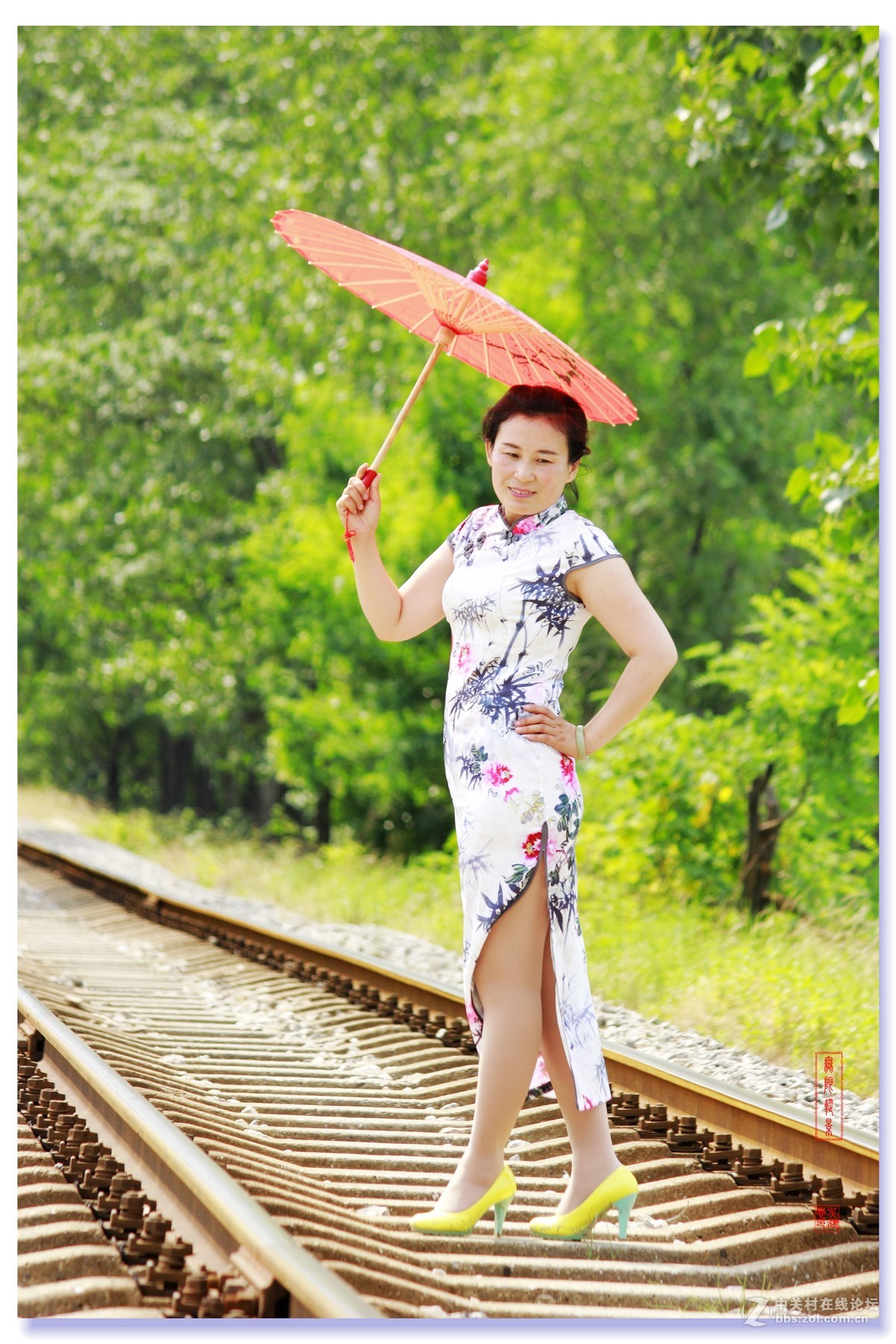 #佳能月赛-人与自然#--铁路旗袍人像