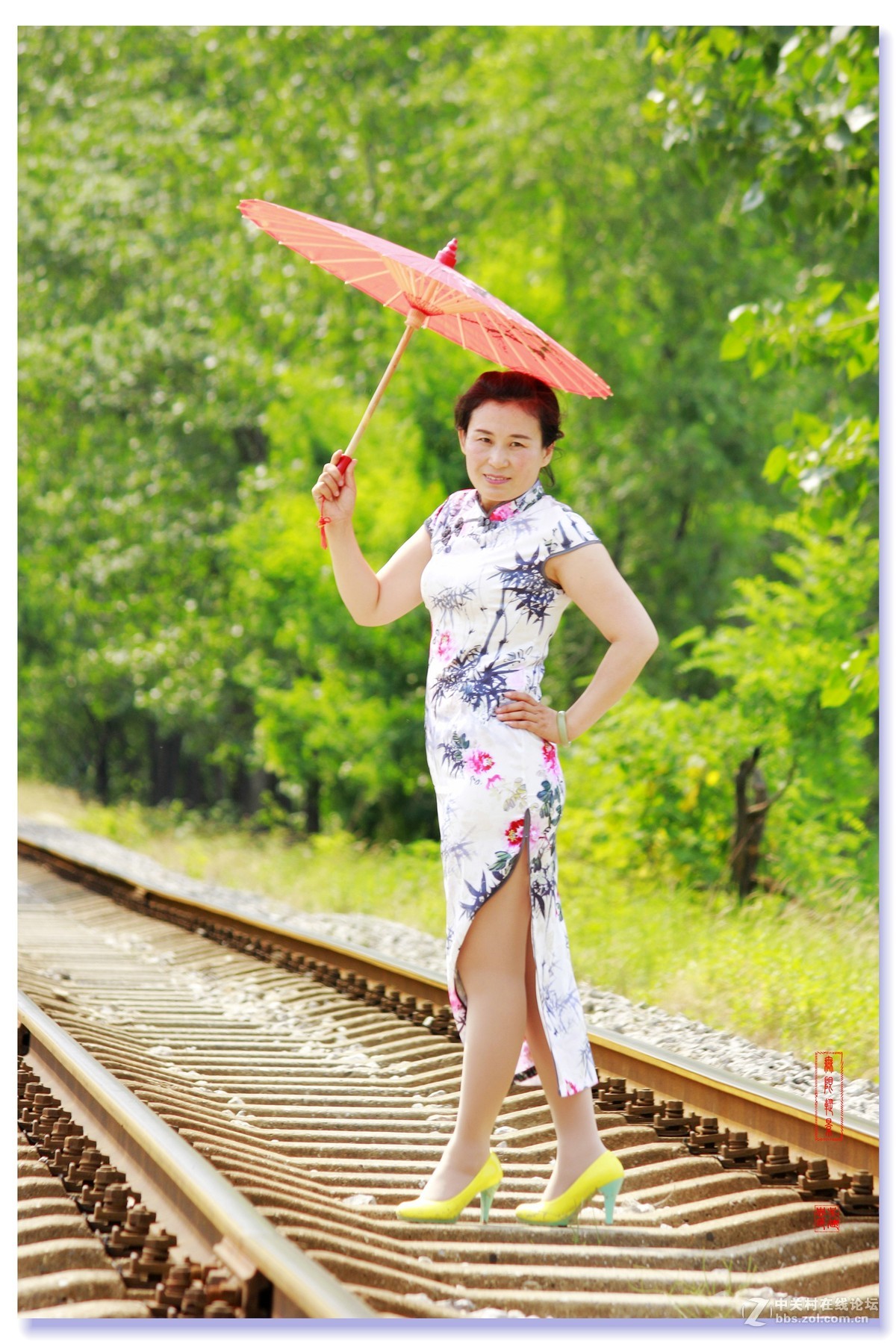 #佳能月赛-人与自然#--铁路旗袍人像
