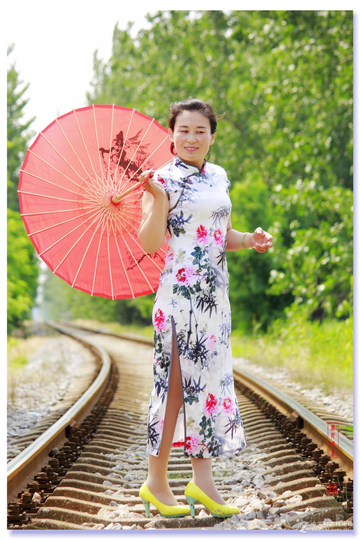 #佳能月赛-人与自然#--铁路旗袍人像