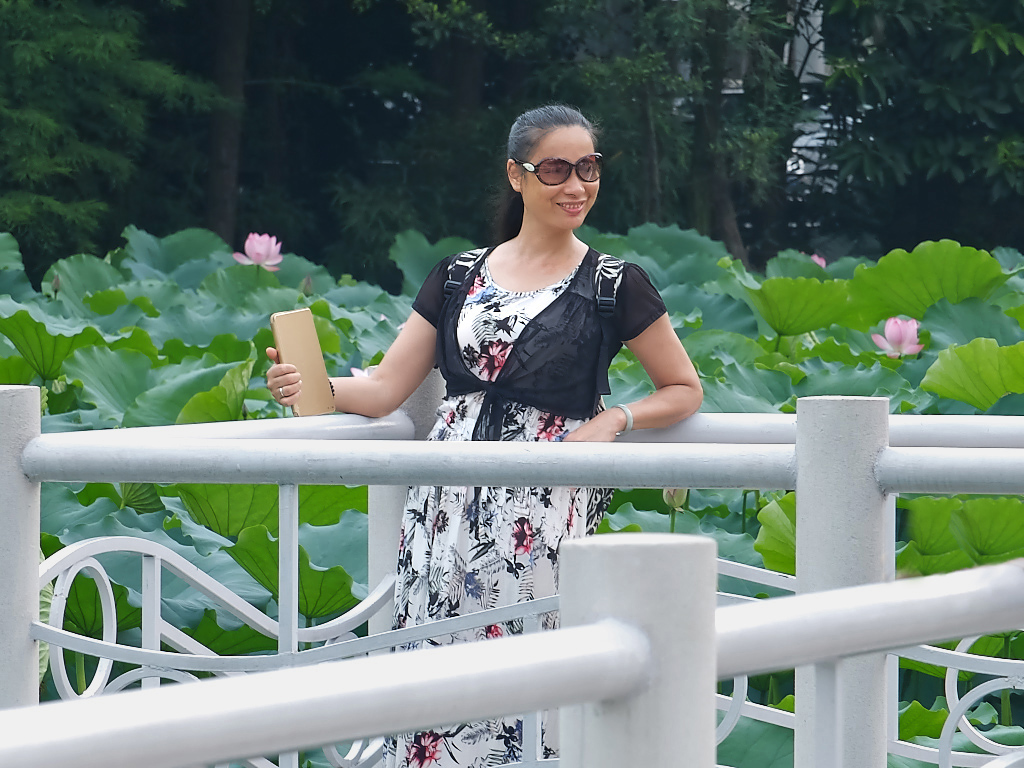 公  园  赠  拍 （三十二）