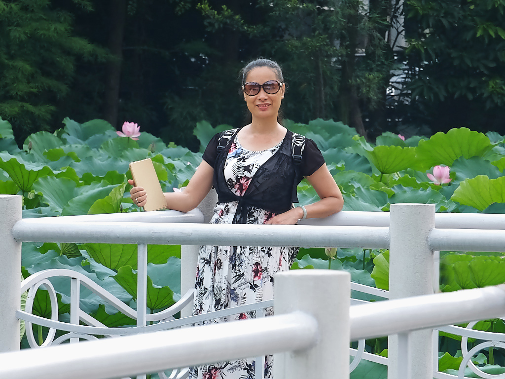 公  园  赠  拍 （三十二）