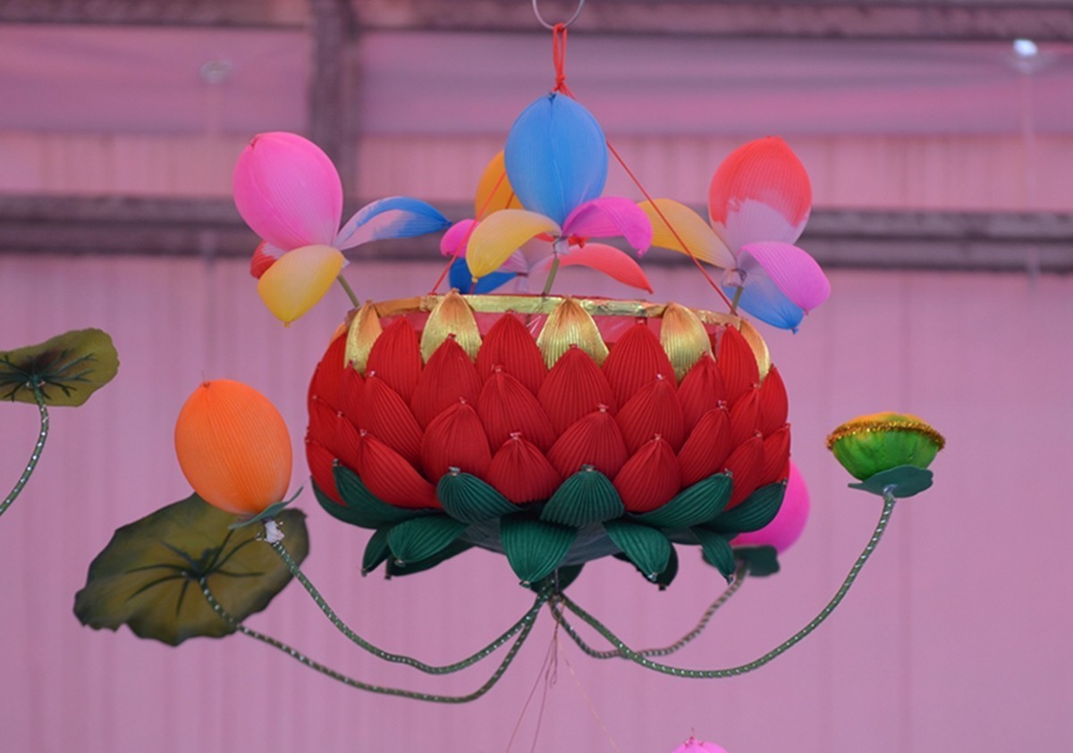 春节夫子庙花灯市场全扫描。