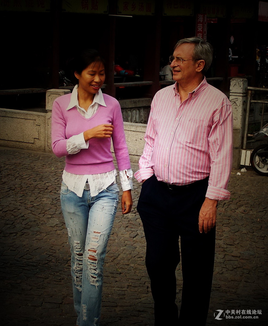 中国姑娘与白发老外的爱情