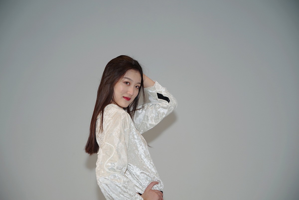 室内人像棚拍亮丽女孩