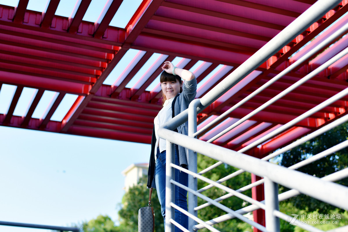 新镜头试镜，感觉光圈2.2以上好用，以下难控制。请各位好友多指教。