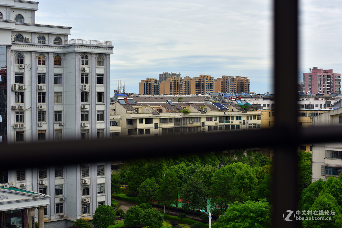 新镜头试镜，感觉光圈2.2以上好用，以下难控制。请各位好友多指教。