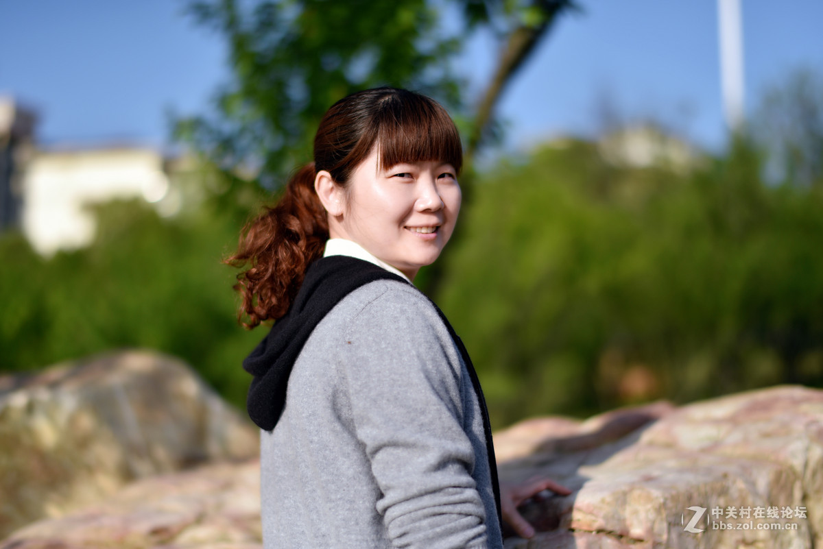 新镜头试镜，感觉光圈2.2以上好用，以下难控制。请各位好友多指教。