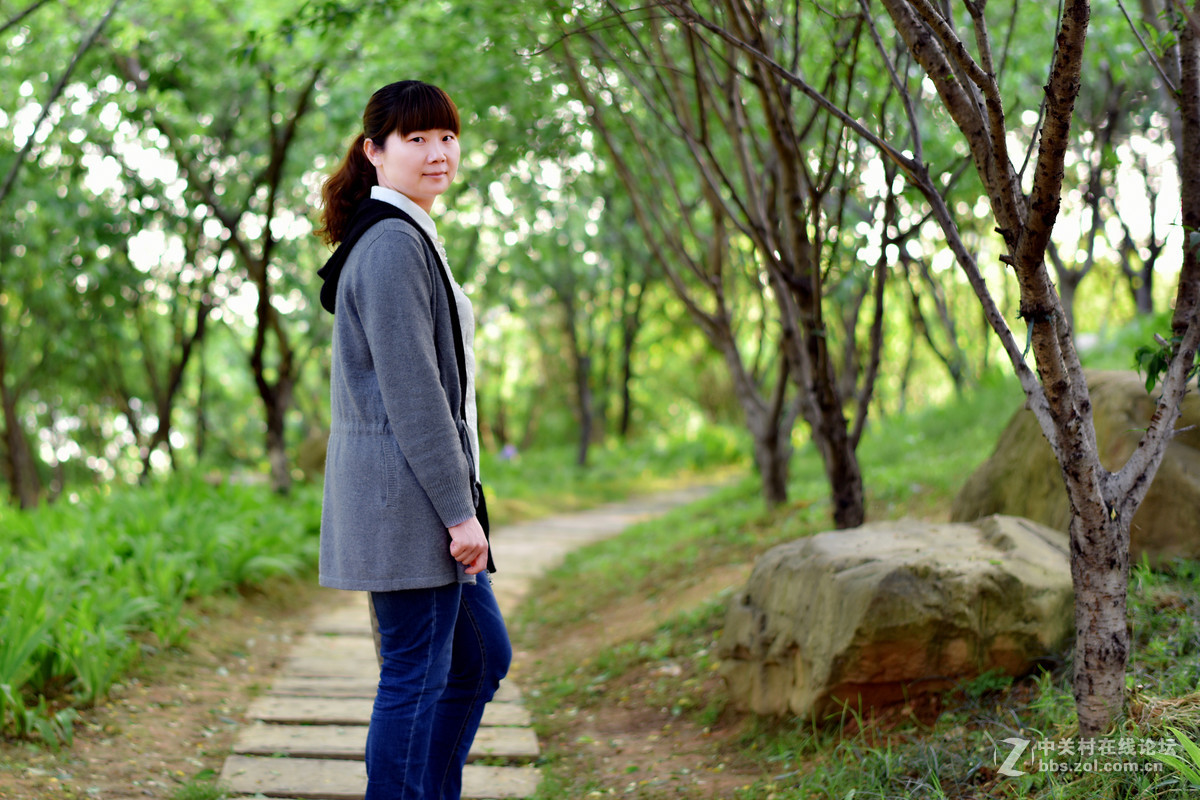 新镜头试镜，感觉光圈2.2以上好用，以下难控制。请各位好友多指教。