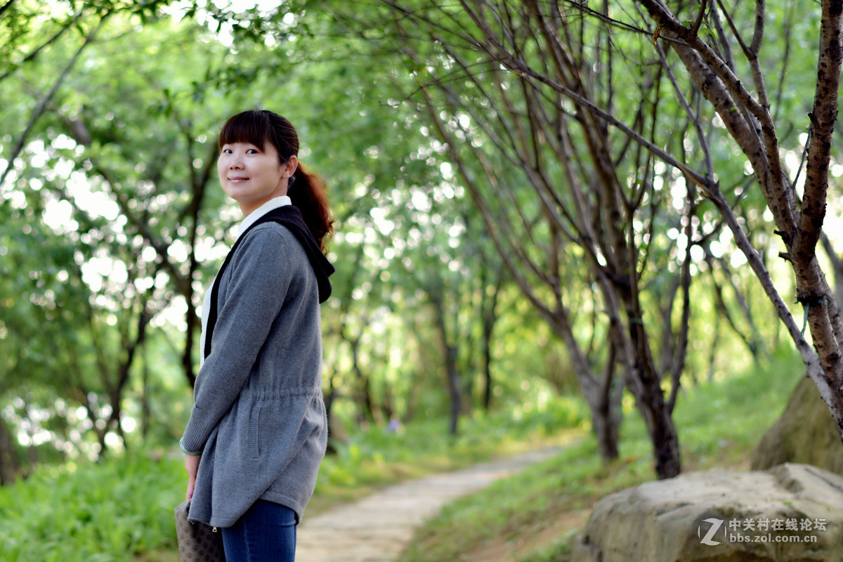 新镜头试镜，感觉光圈2.2以上好用，以下难控制。请各位好友多指教。