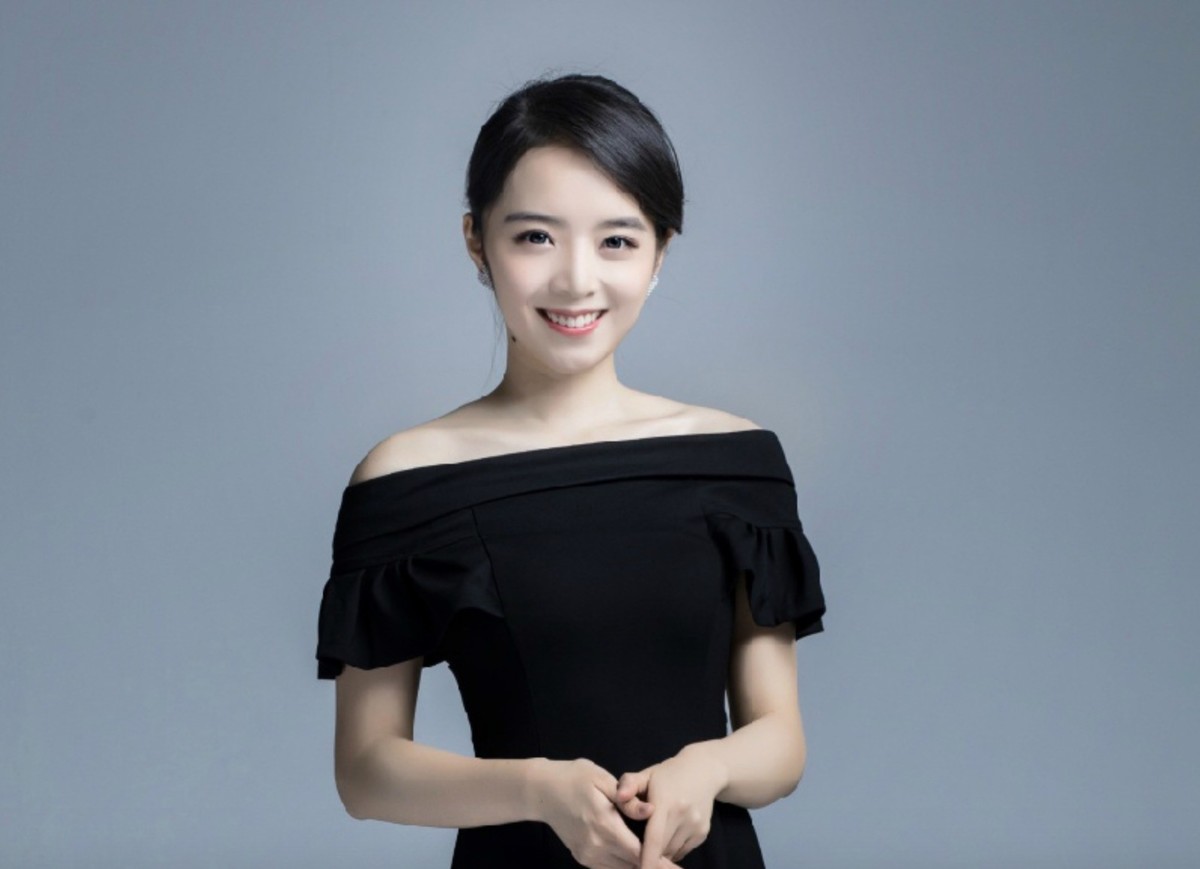 【转发】这位主播的定妆照不错    ?