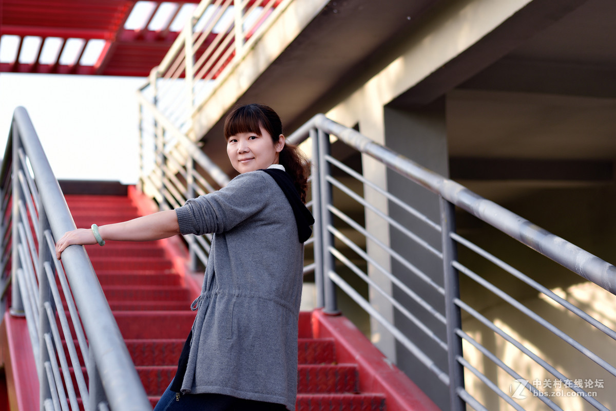 新镜头试镜，感觉光圈2.2以上好用，以下难控制。请各位好友多指教。