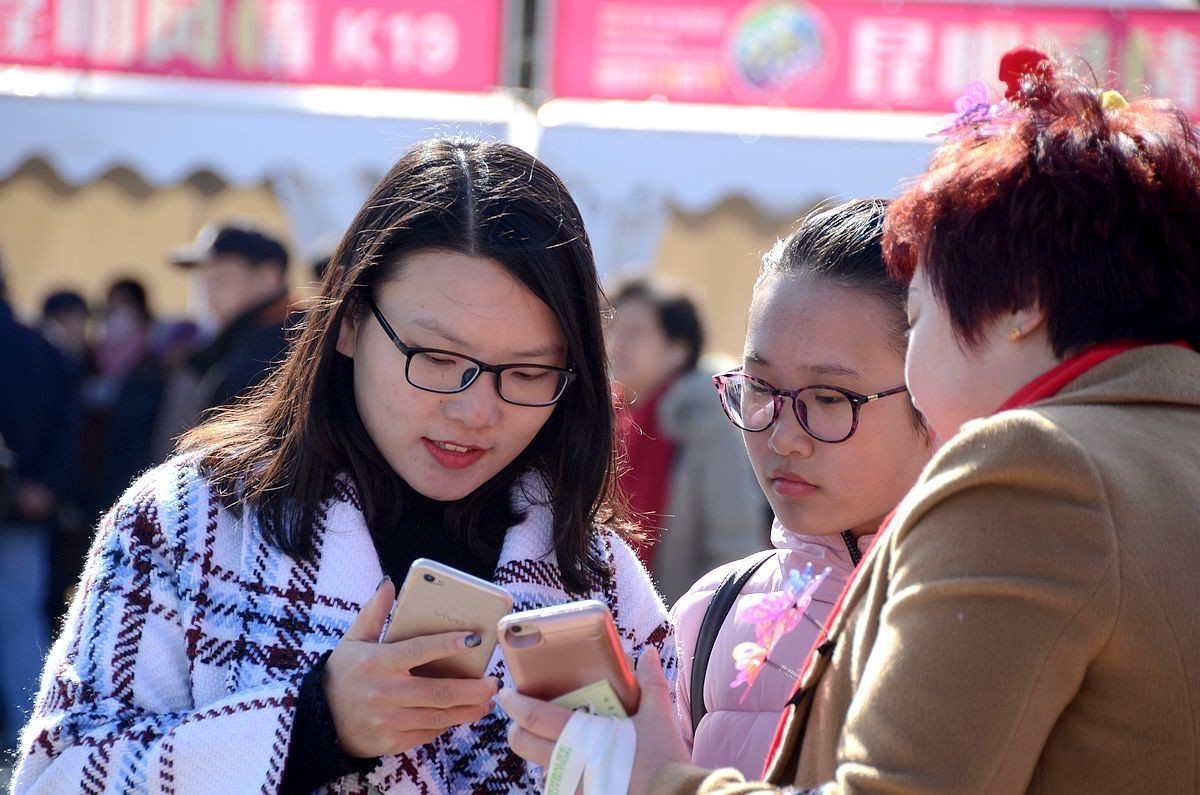 国 际 凤 情 节 ----- 抓   拍