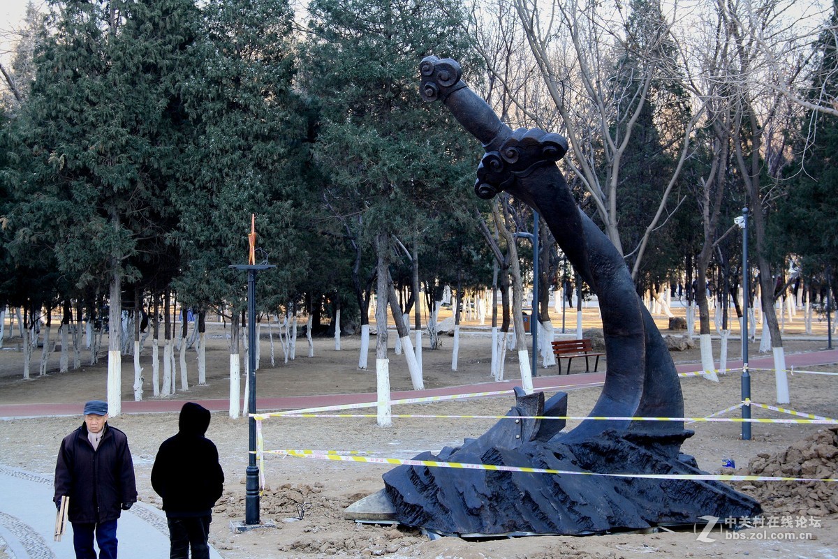 铸剑为犁 和赞 歌 ------2016.1.5日沈阳八一公园 随拍习作分享