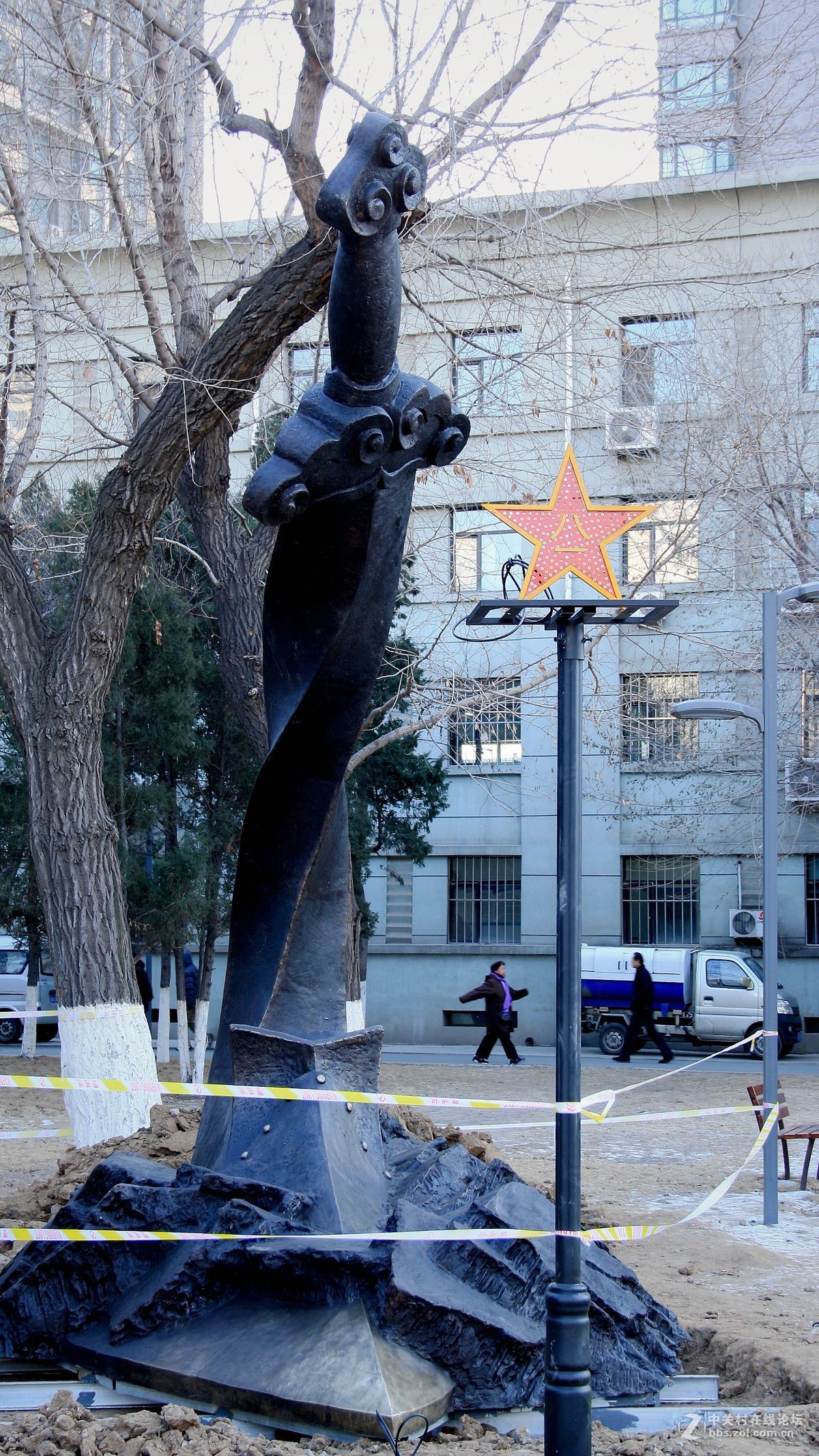 铸剑为犁 和赞 歌 ------2016.1.5日沈阳八一公园 随拍习作分享