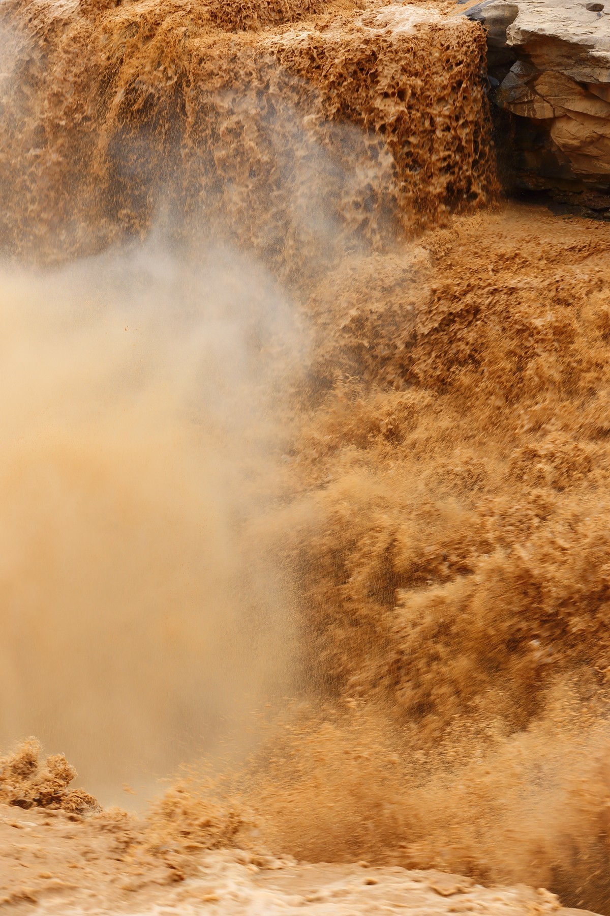 奔腾吧黄河壶口瀑布略影