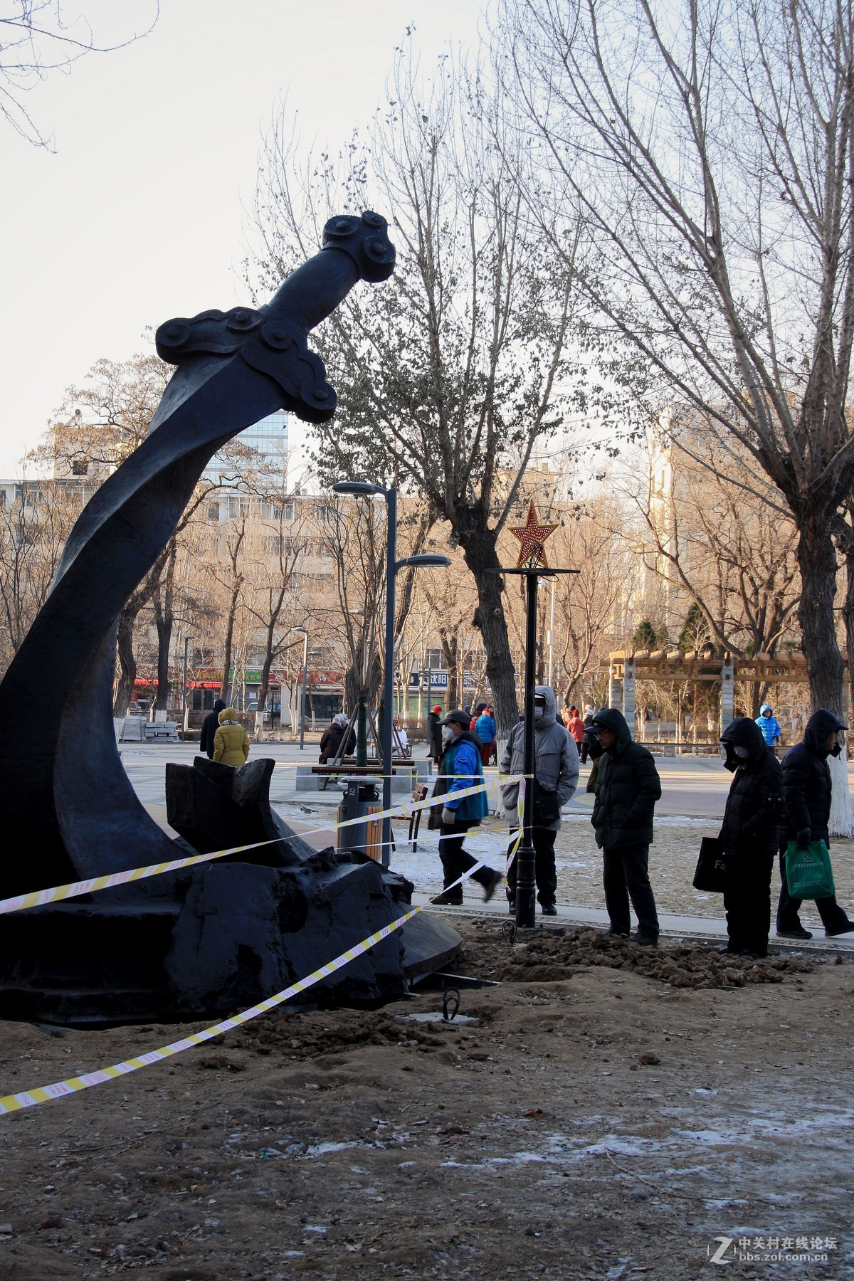 铸剑为犁 和赞 歌 ------2016.1.5日沈阳八一公园 随拍习作分享