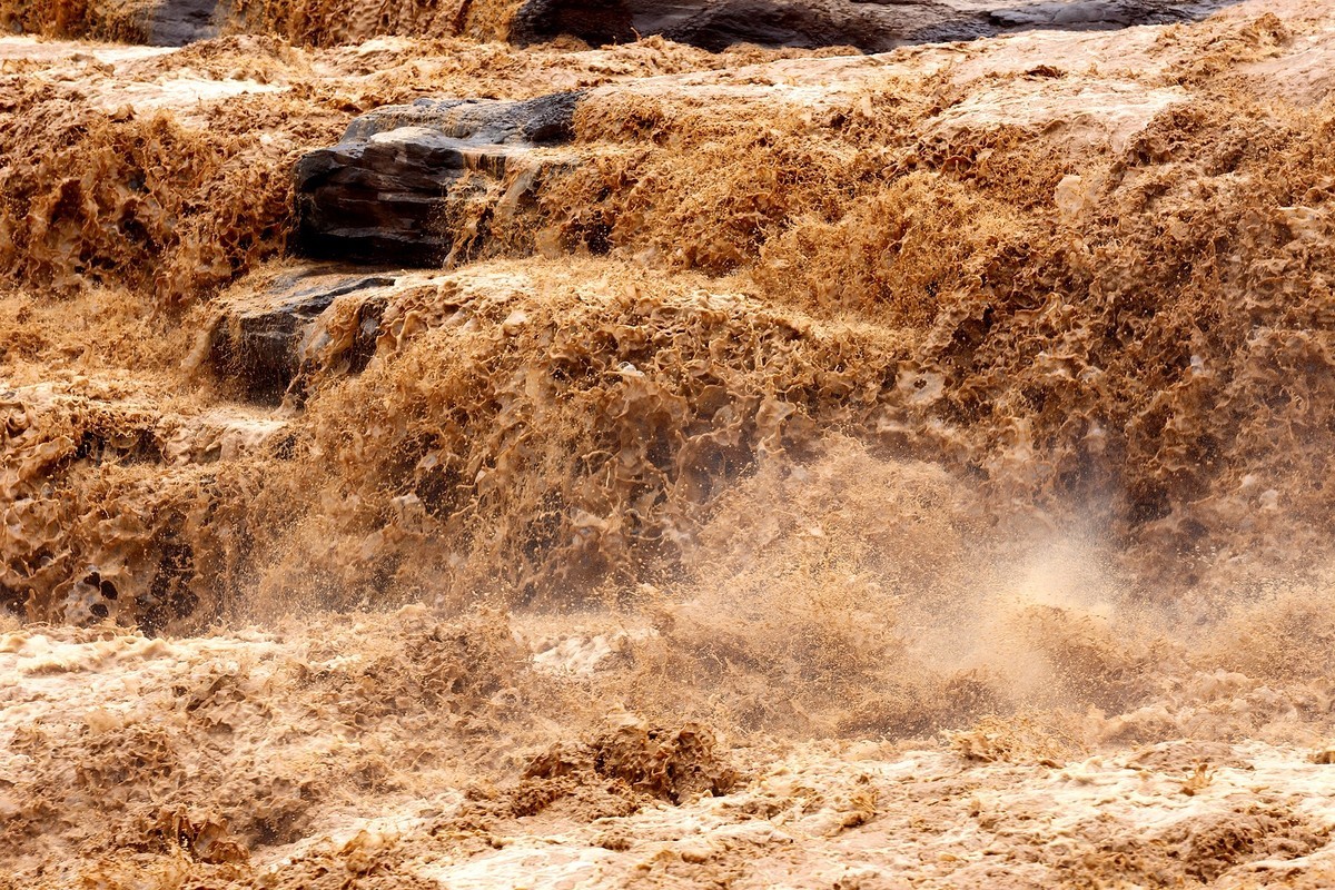 奔腾吧黄河壶口瀑布略影