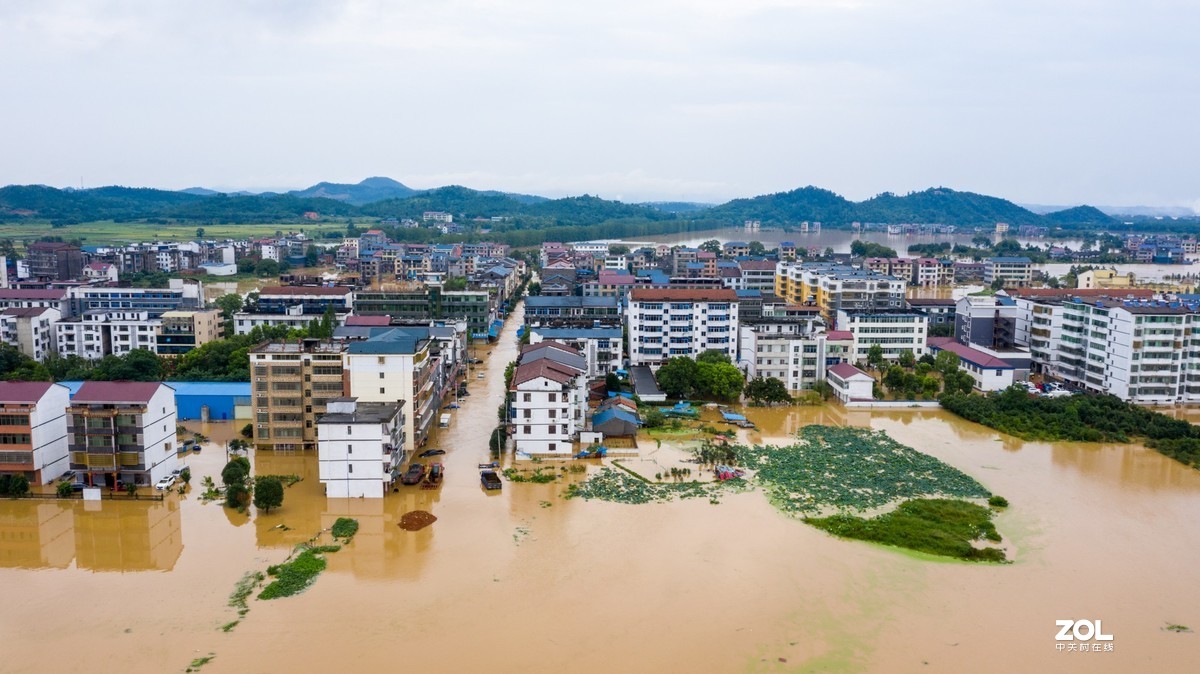 江西峡江：洪水来袭 水边镇党员干部“乘风破浪”逆行而上