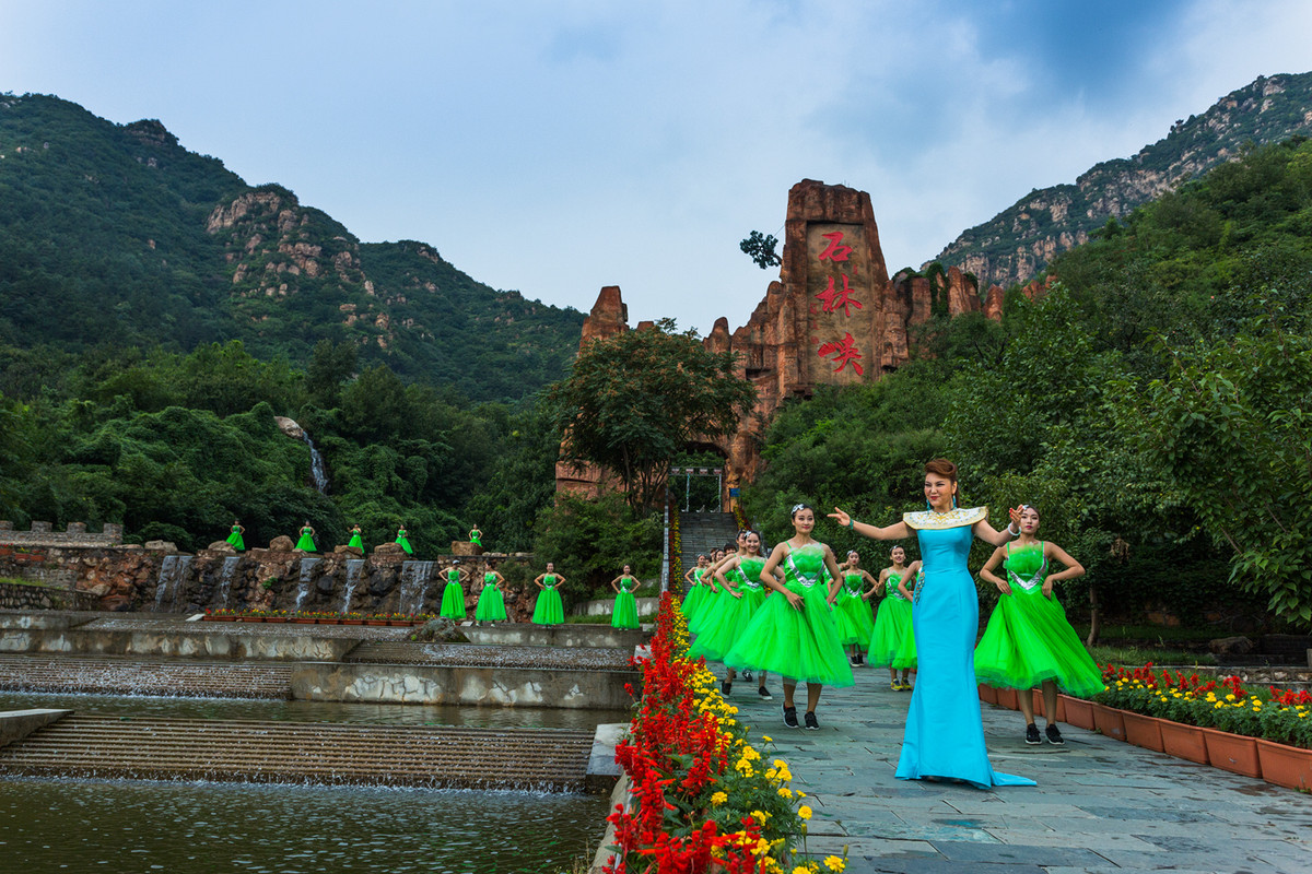 乌兰图雅在石林峡
