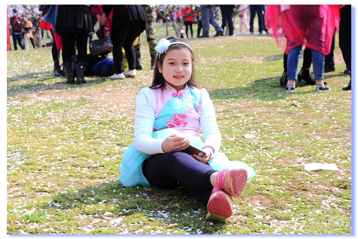 #ZOL月赛-三月风光无限好#金山杏花林女孩