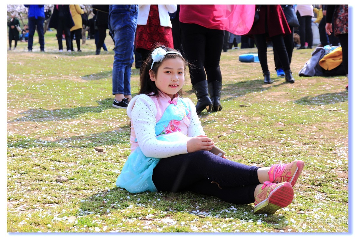 #ZOL月赛-三月风光无限好#金山杏花林女孩