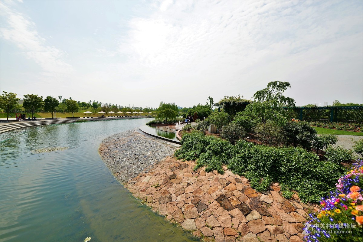 点缀春色 争芳斗妍（2017上海辰山植物园国际月季花展之一）