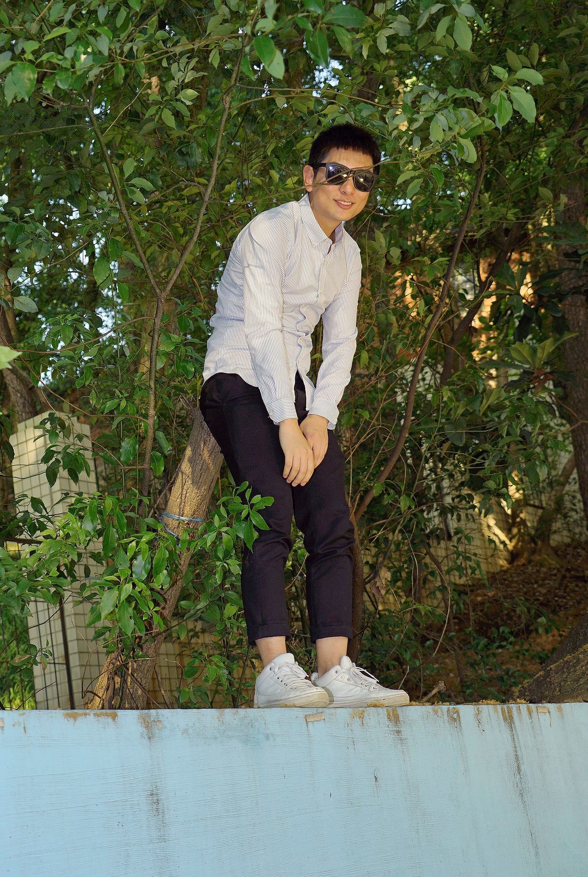 环境人像外拍----校园调皮男生!