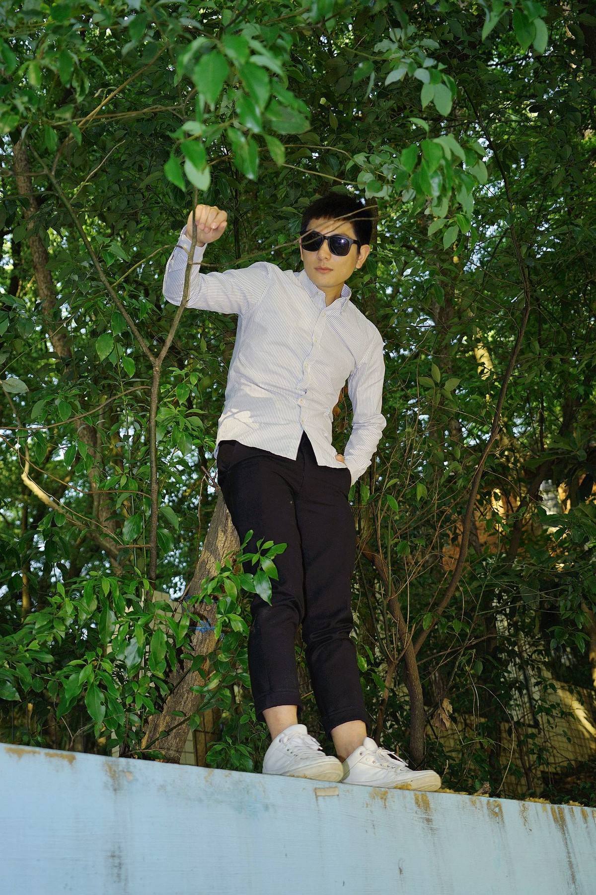 环境人像外拍----校园调皮男生!