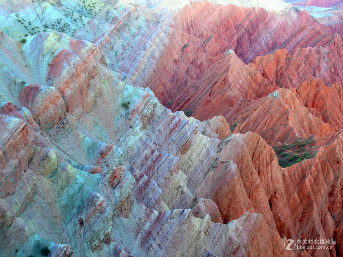 努尔加峡谷的落日景象