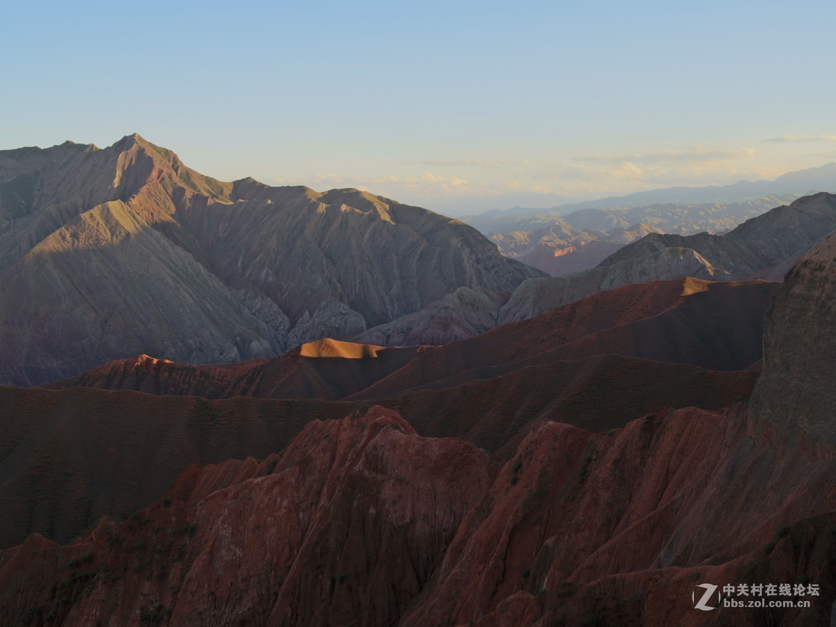 努尔加峡谷的落日景象