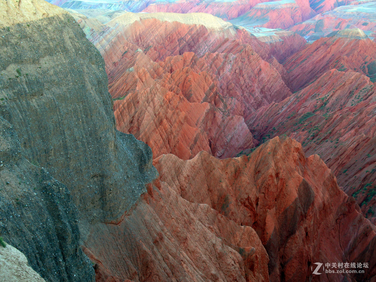努尔加峡谷的落日景象