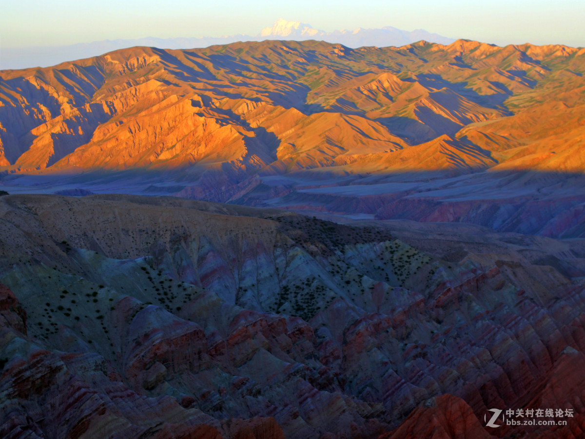 努尔加峡谷的落日景象
