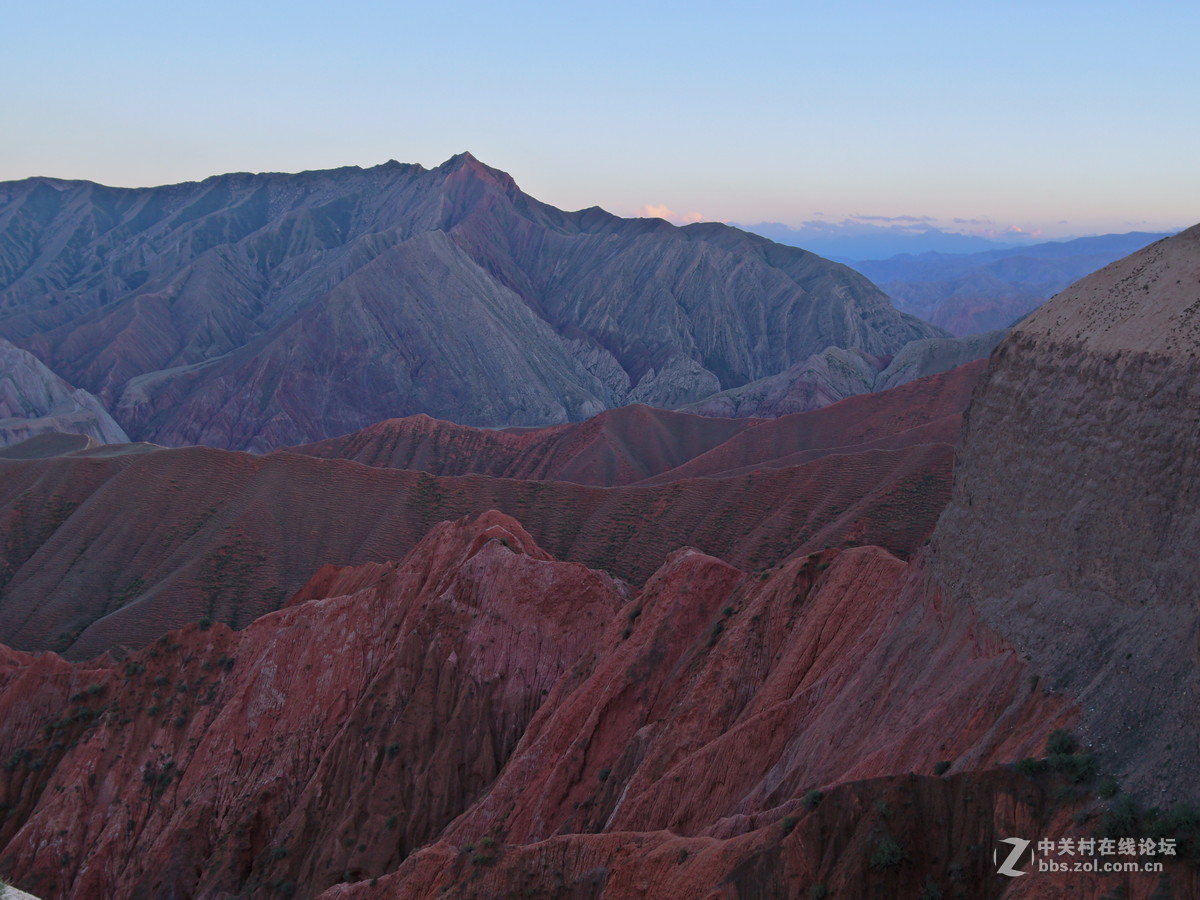 努尔加峡谷的落日景象