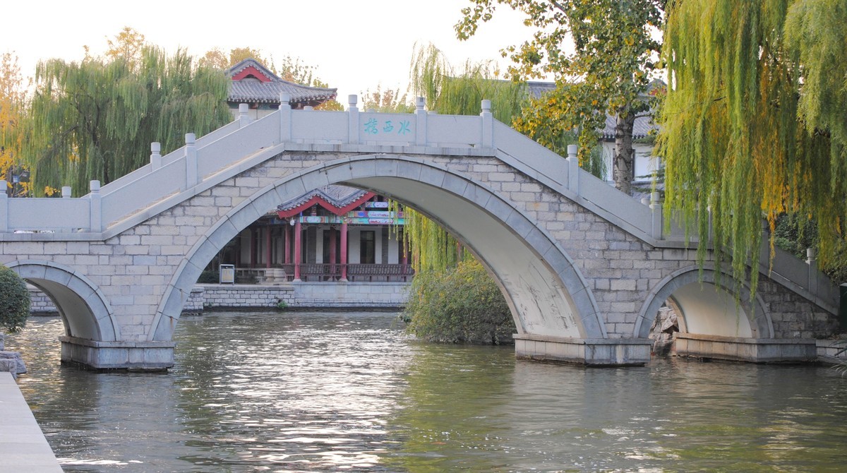 老机拍片；观湖光景色立觉神情气爽身心舒广！