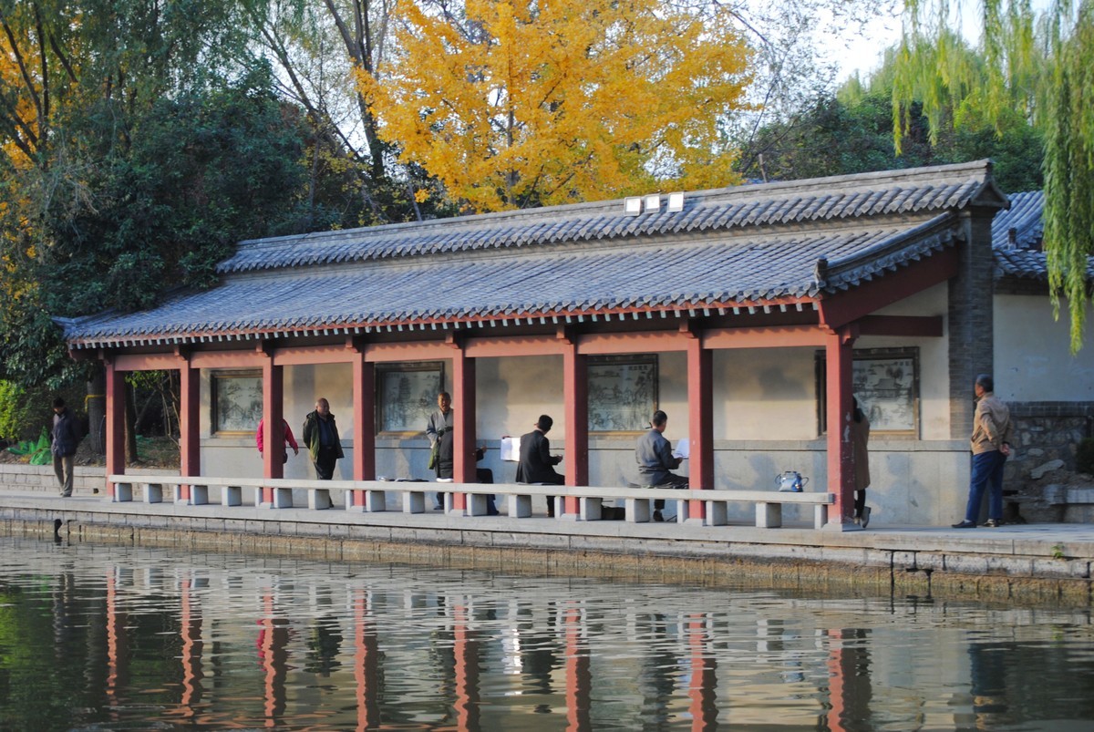 老机拍片；观湖光景色立觉神情气爽身心舒广！