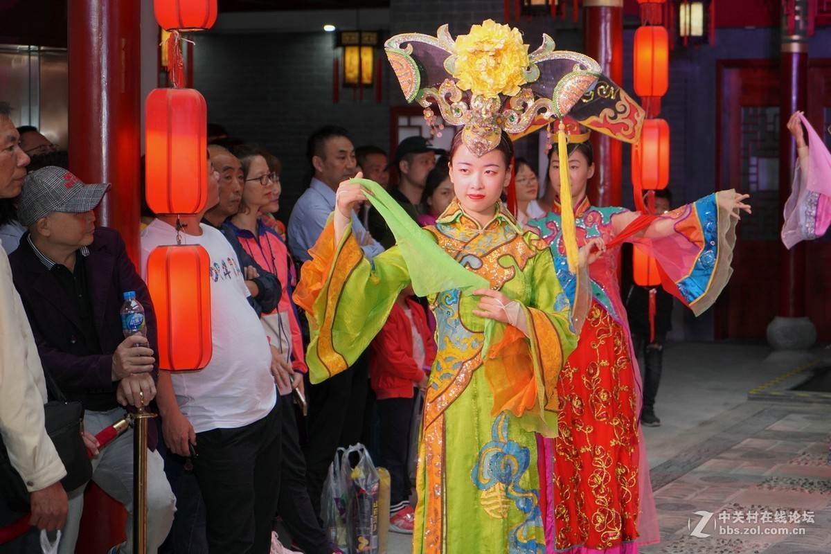 福建平潭海坛古城的明清服饰舞蹈表演